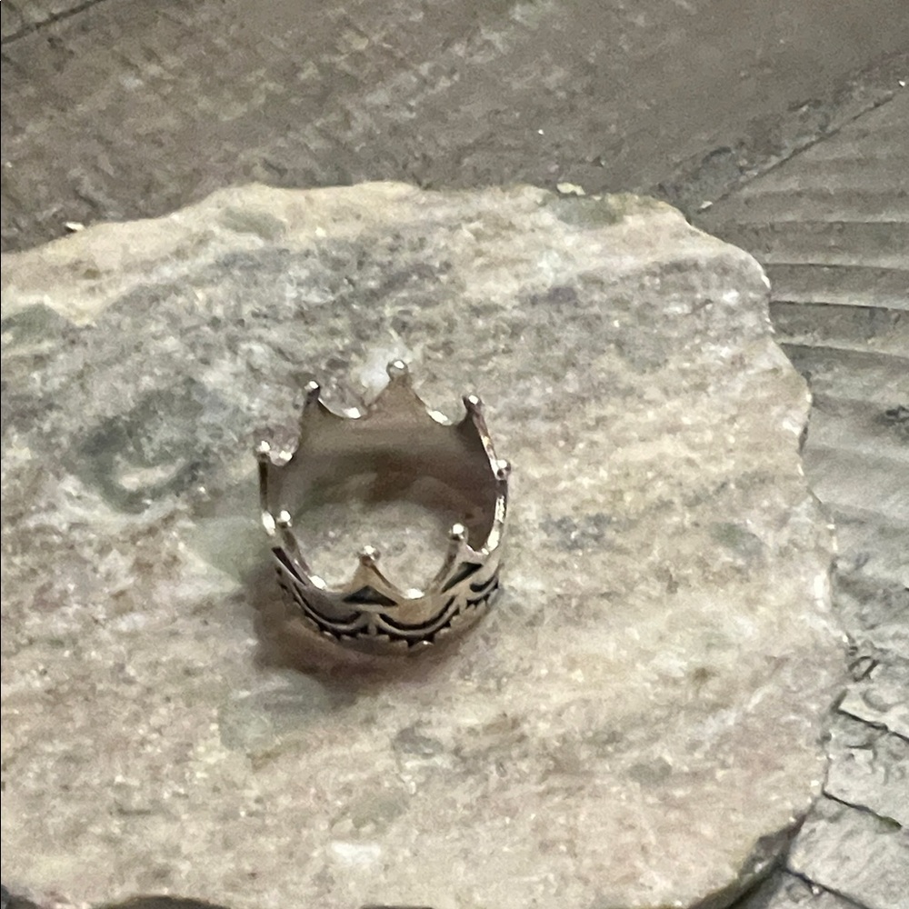 Silver Crown Ring - Picture 3 of 4
